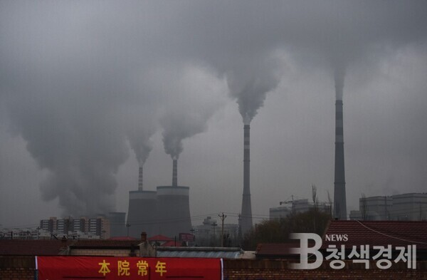 중국이 7월 16일(현지 시각) 탄소배출권 거래제(Emissions Trading Scheme, ETS)를 공식 출범시킴으로써 세계 최대의 탄소 시장이 개장했다/사진 Asia Financial 제공