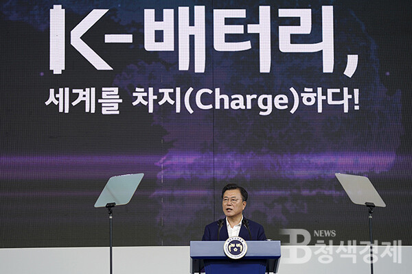 文 대통령, 2030년까지 '세계 배터리 1등' 국가를 향해