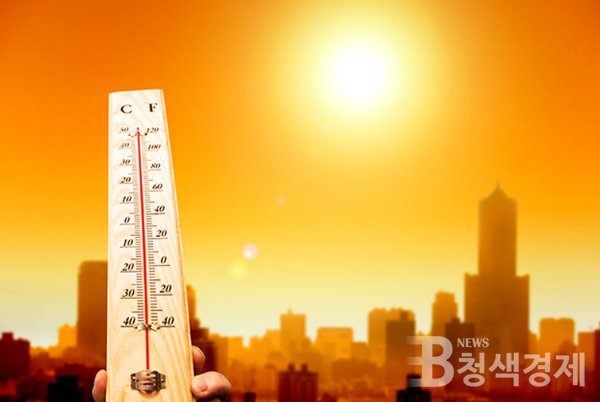 한반도의 8월 평균 한낮 기온이 30도를 웃도는 고온 지역이 급증하고 무더위가 도래하는 시점도 점차 앞당겨지는 것으로 나타났다/사진 한국에너지공단 블로그에서 발췌