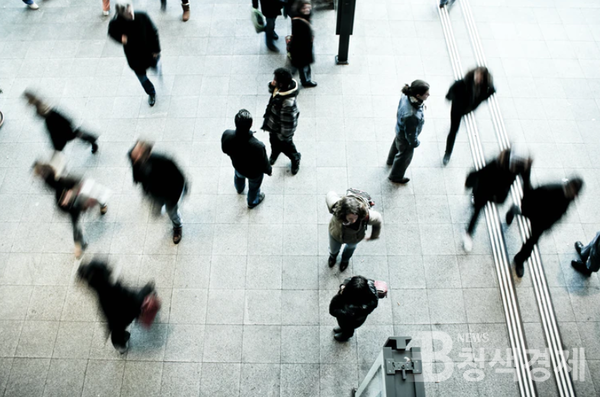 한경연, 고용시장 5대 문제 경고…“청년 4명중 1명 사실상 실업, 자영업 비중 너무 높아”