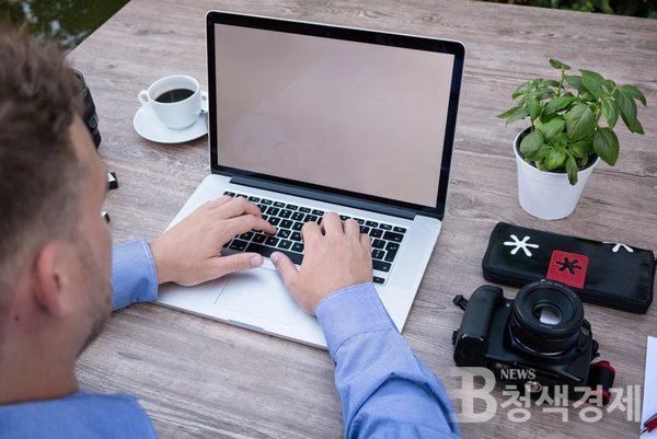 야후 파이낸스와 해리스 여론조사소가 실시한 최근 조사에 따르면, ESG 펀드가 연일 최고치를 경신하는 와중에도 오직 미국 성인의 1/3만이 ESG 투자 기준에 친숙한 것으로 나타났다/사진 Pixabay 제공