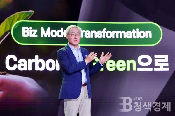 SK이노베이션 김준 총괄사장이 지난 7월에 열린 스토리데이에서 회사의 친환경 사업 전략을 발표하고 있다/SK이노베이션 제공
