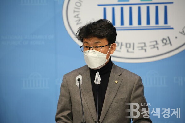 진 의원은 이날 "국회는 공공택지의 민간 특혜 방지, 개발이익 환수 강화 법안을 조속히 처리하라"고 주장했다.