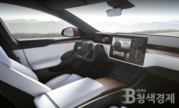 Tesla Model S 내부(사진=Tesla 공식 홈페이지)