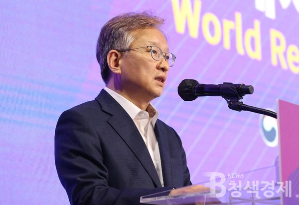 대한상의에서  격려사를 전하는 권칠승 중기부 장관(사진=중소벤처기업부)