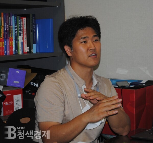 권오석 한국생명공학연구원 선임연구원이 23일 ESG청색기술포럼 제14회 라운드테이블에서 ‘생명과학기술과 청색기술’ 을 주제로 청색기술 사례를 설명하고 있다. 사진=청색경제뉴스