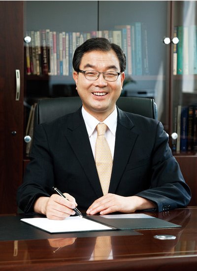ESG청색기술포럼 회원이자 전 강릉영동대학교 총장 직무대행을 지낸 남평오 ESG국가경영원장 모습.[사진=생활ESG 강서행동본부]