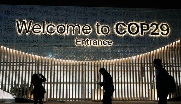 11일 제 29차 유엔기후변화협약 당사국총회(COP29)가 열린 아제르바이잔 바쿠의 행사장에 환영 문구가 걸려 있다. 사진=AP